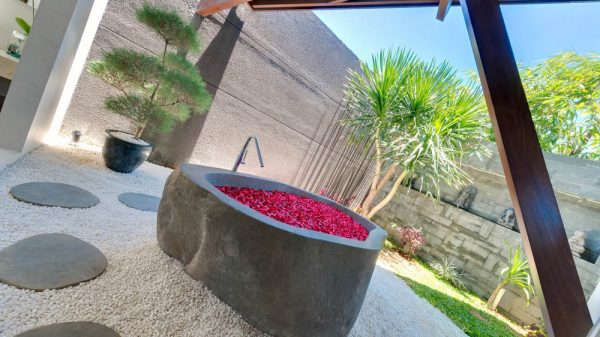 flower bath at Villa Laylar