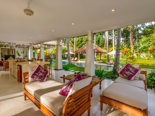 Bali Family Villas - Villa Gils - open space