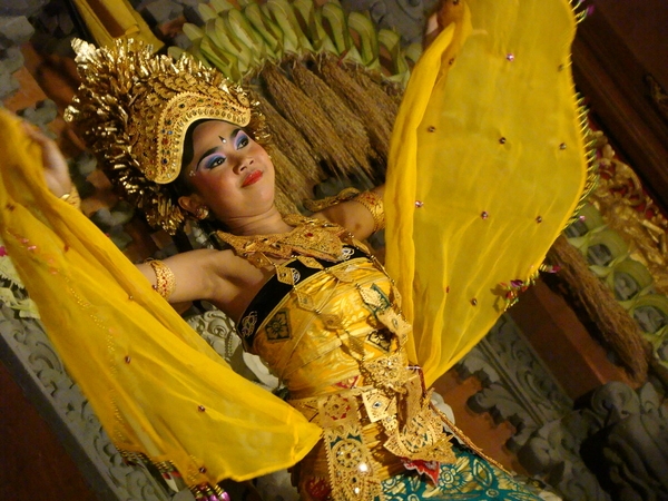 3 days in ubud - traditional dance at royal palace