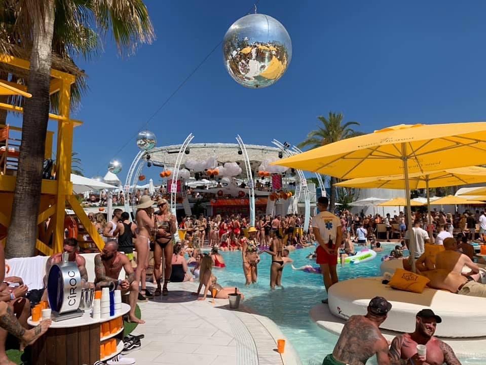 beach-club-in-ibiza