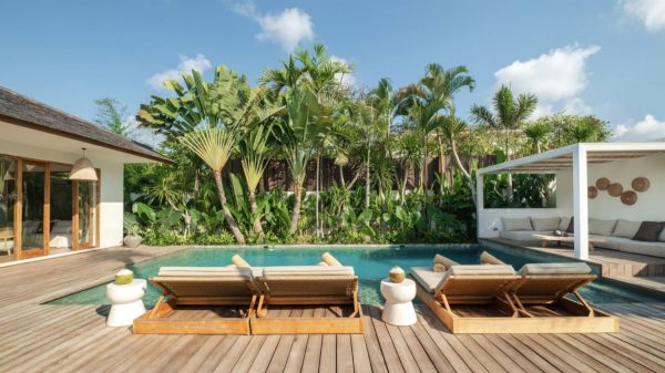 Villa Chagall pool area