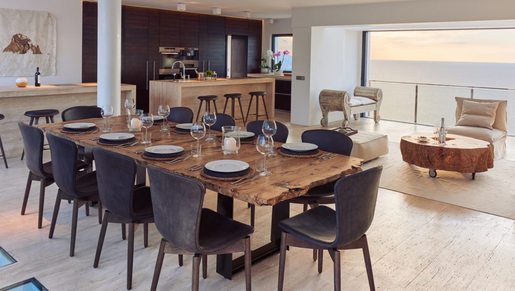 Casa Magazen dining area