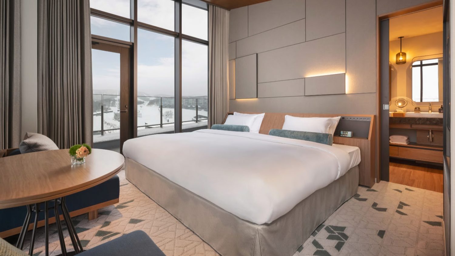 nikko-style-premium-panorama-yotei-view-bedroom-for-honeymoon-in-niseko
