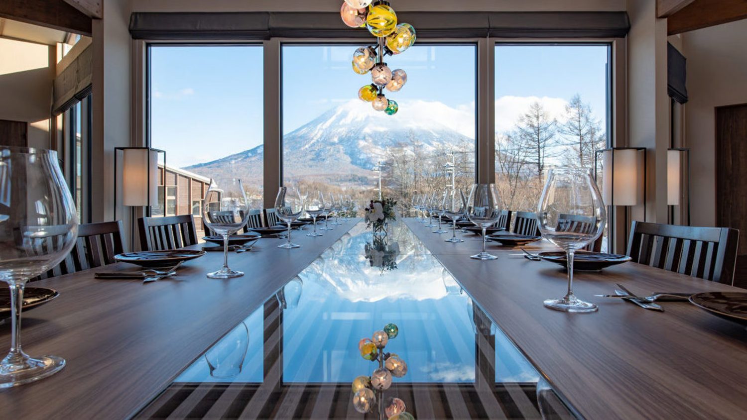 panorama-niseko-3-villa-with-large-dining-area