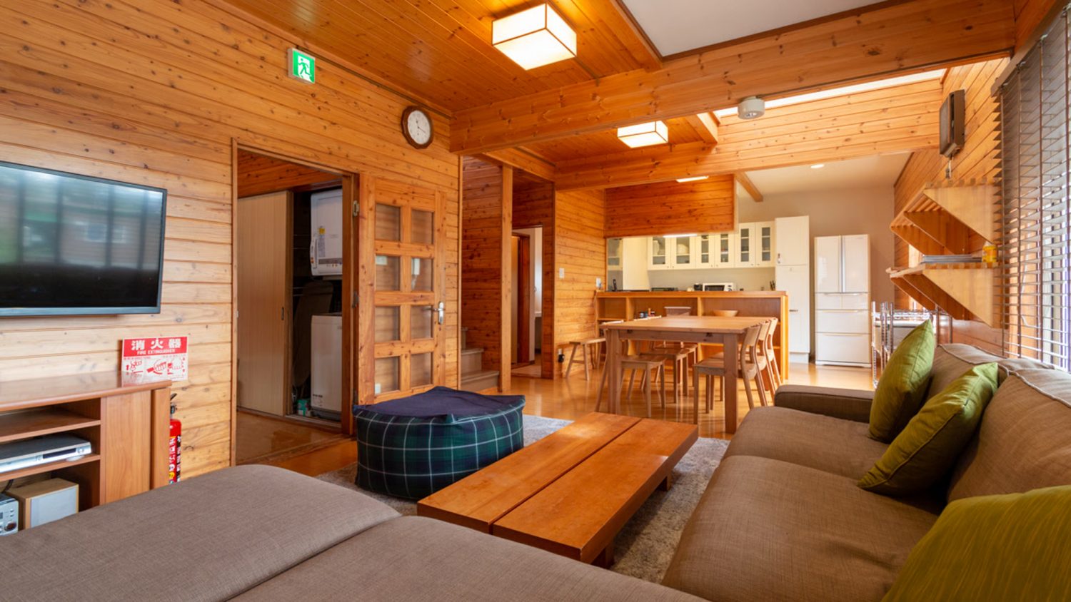 powder-cottage-dining-area-for-honeymoon-in-niseko