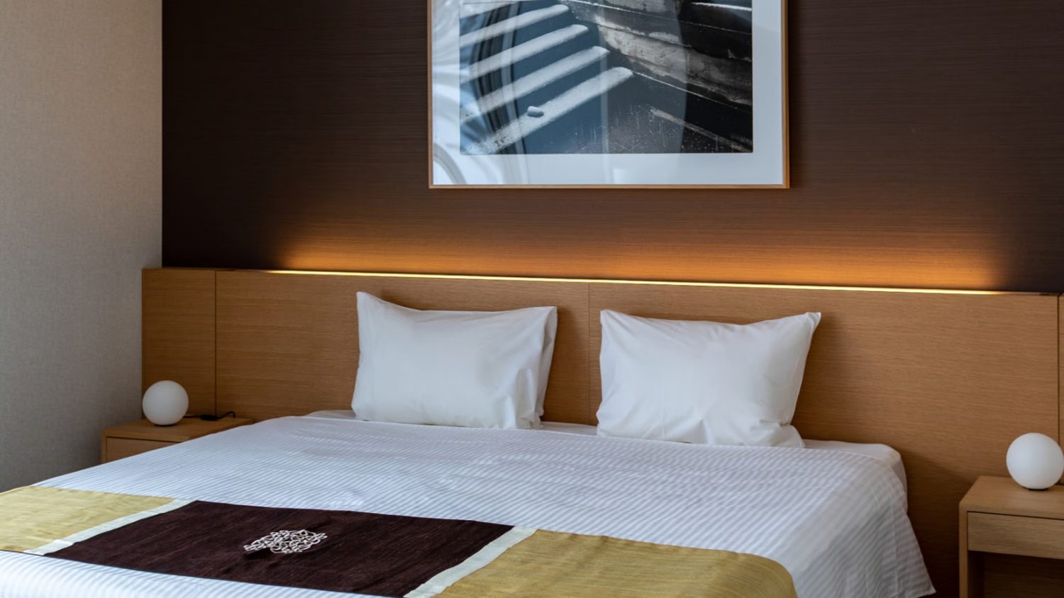 the-maples-niseko-deluxe-studio-bedroom