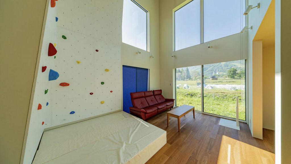 BiKei Chalet wall climbing