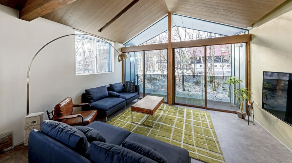 Grey Wolf Chalet living room - Hakuba Chalet for groups of 6 people