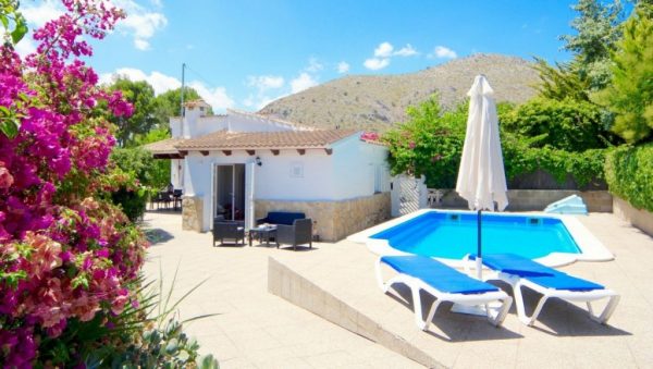 Stay in a nice villa in Majorca