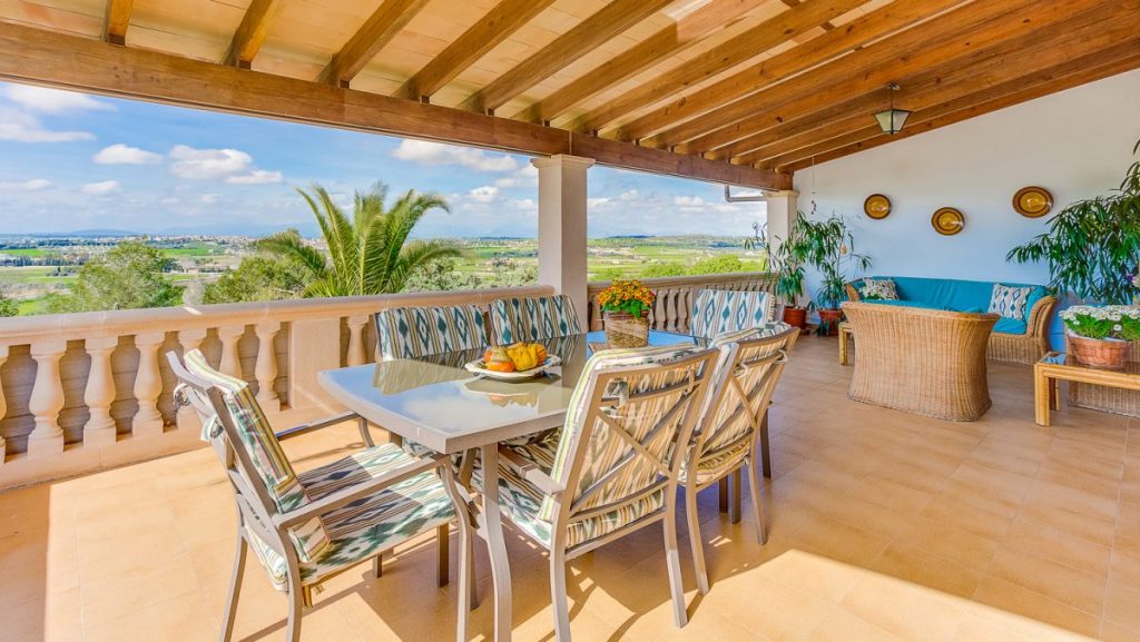 Finca Can Tomeu terrace