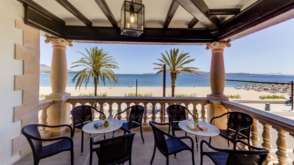 Villa Silver Al fresco Dining