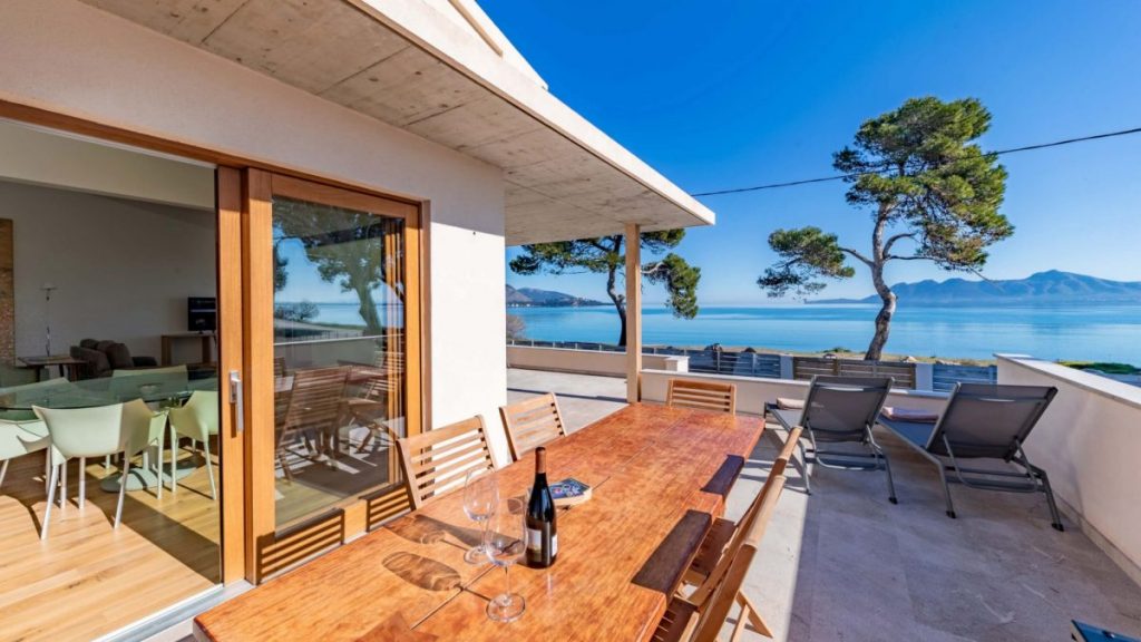 Seafront Villa Mar i Pins outdoor dining