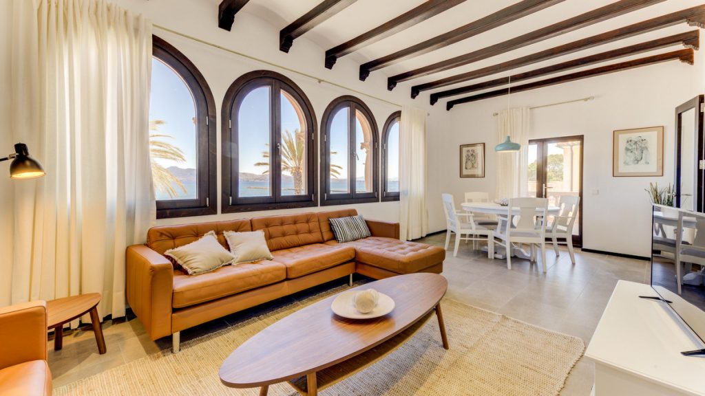 Villa Silver living room