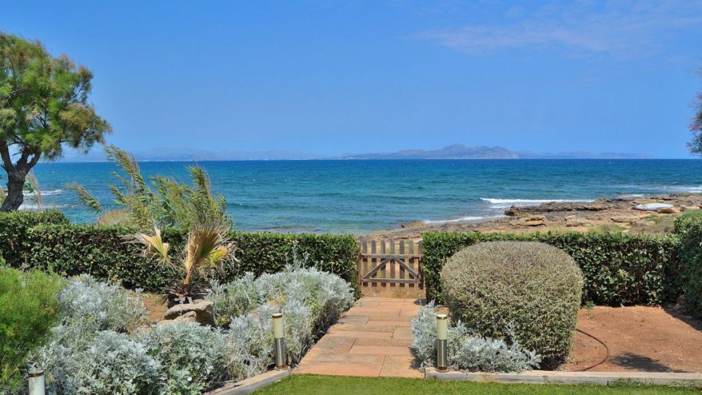 Villa Embat Colonia de Sant Pere beach entrance