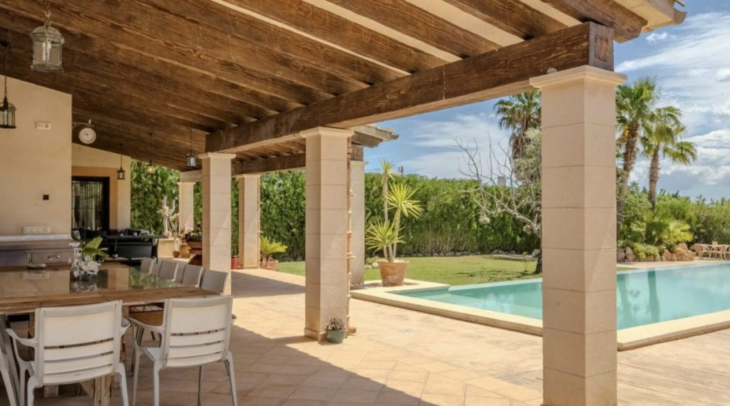 Villa Sa Llar veranda
