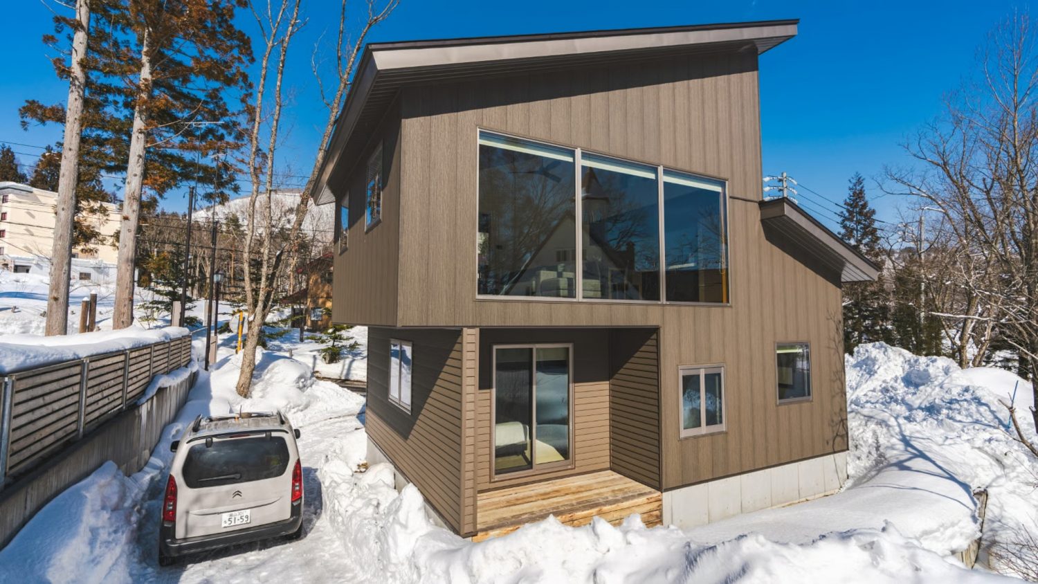 solar-chalets-front-view