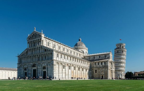 best things to do in tuscany: check out the Leaning Tower of Pisa