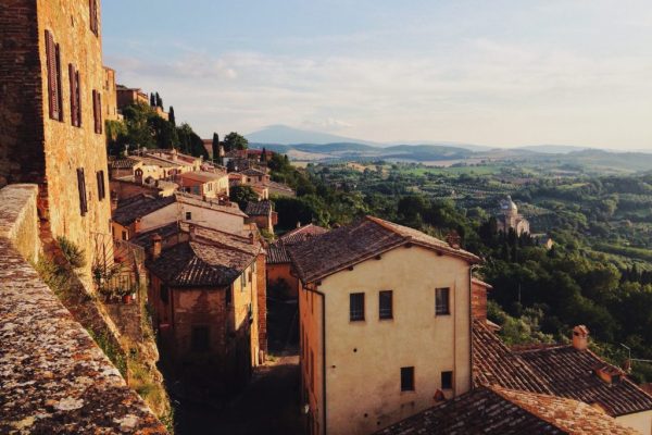things to do in tuscany - visit Pitigliano town