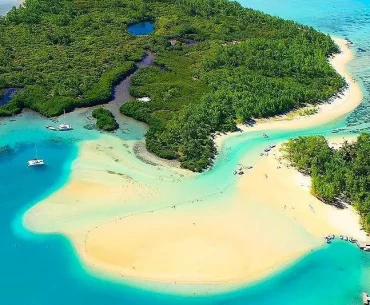 Beautiful island of Ile aux Cerfs