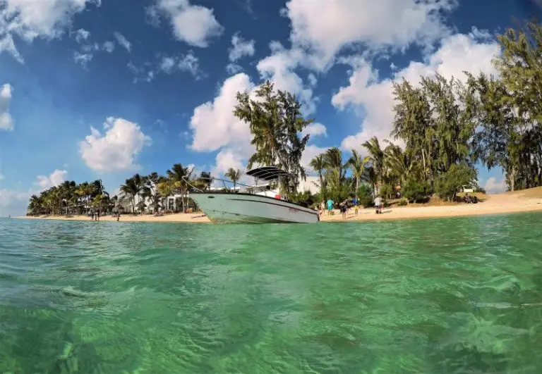 How to get to Ile aux Cerfs