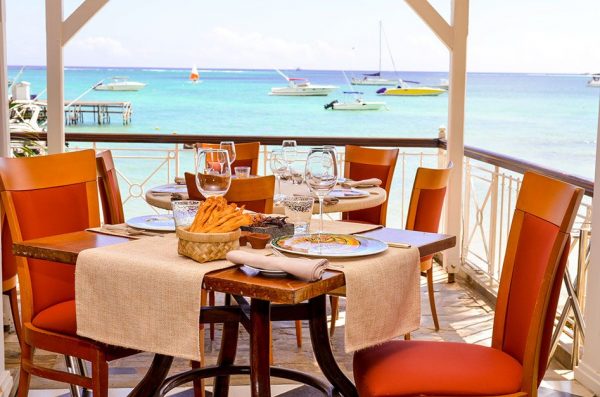 beach dining